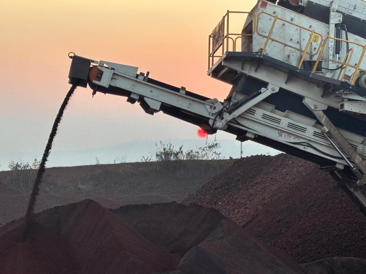 Bulk material handling and stockyard equipment